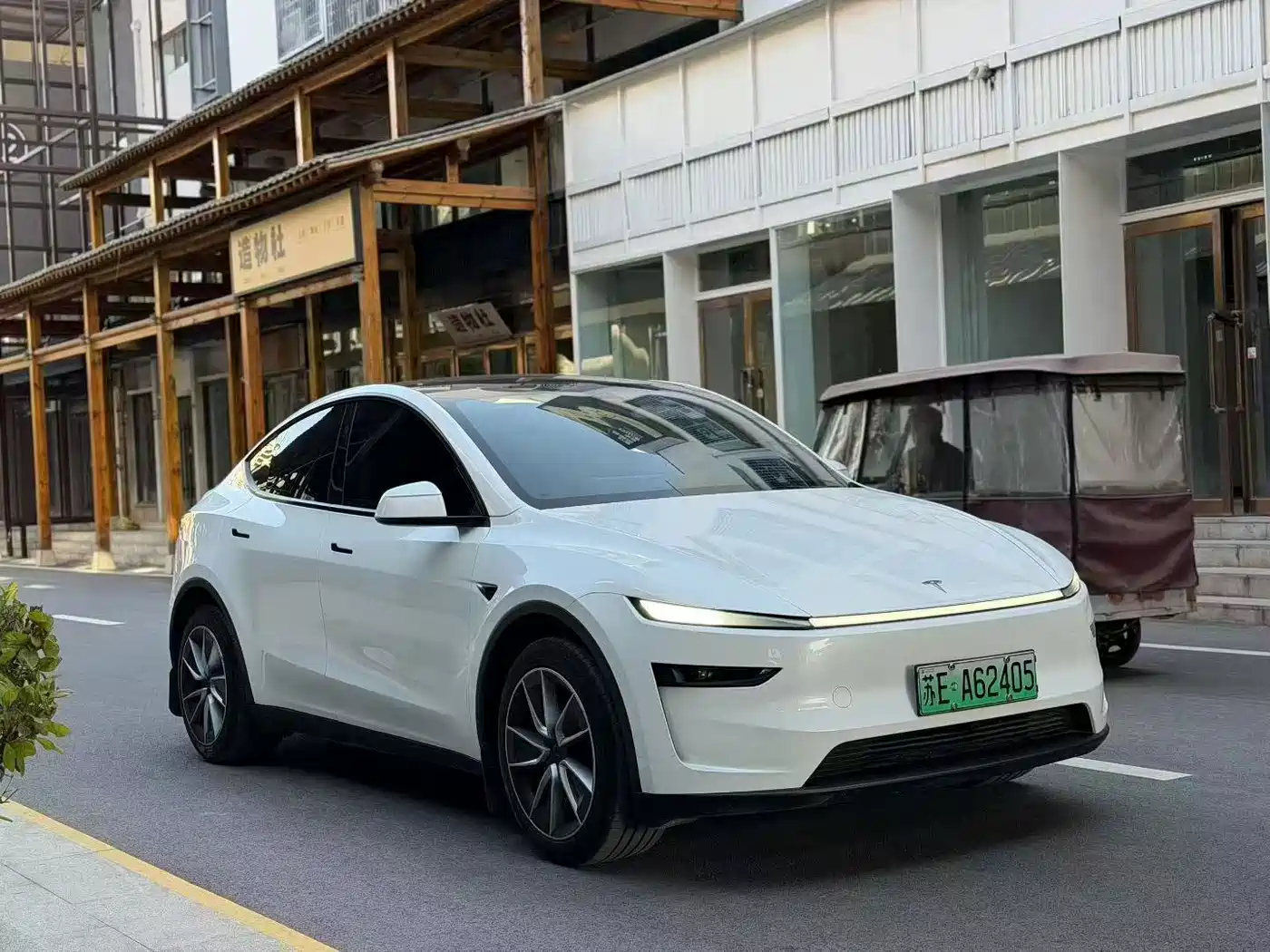TESLA MODEL Y