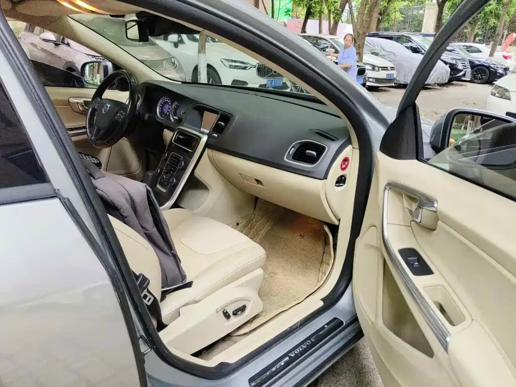 Volvo S60 (Import) 2011 2011 2.0T Comfort