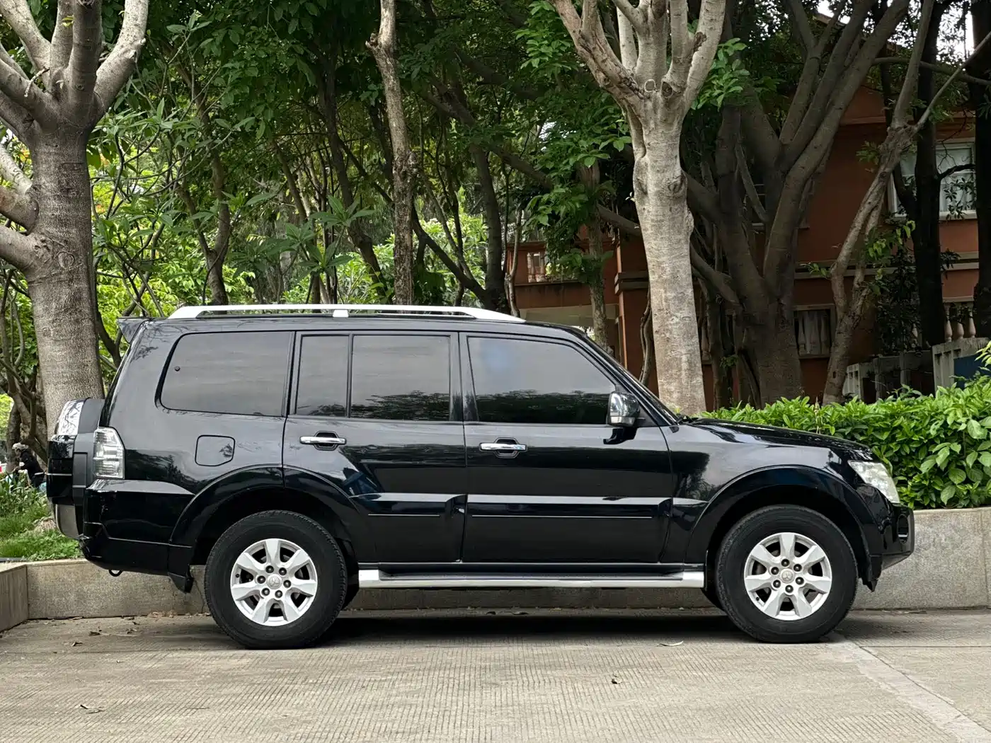 Mitsubishi Pajero (Import) фото 9