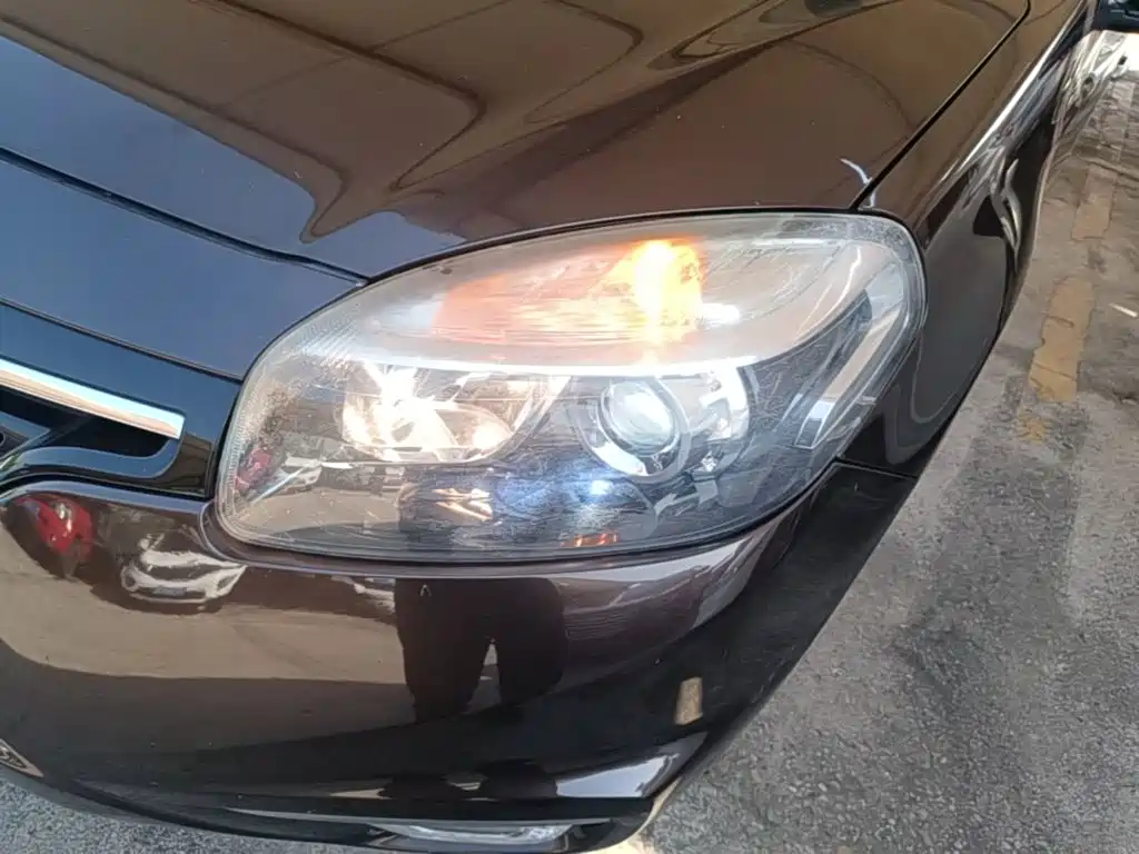 Renault Koleos (Import) 2015 2015 2.0L 2WD Standard