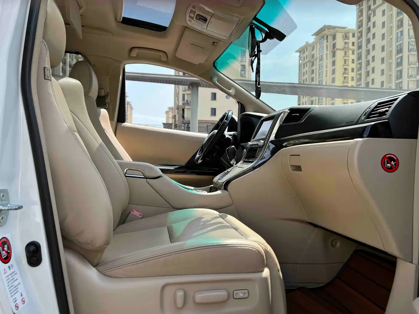 Toyota Alphard фото 6