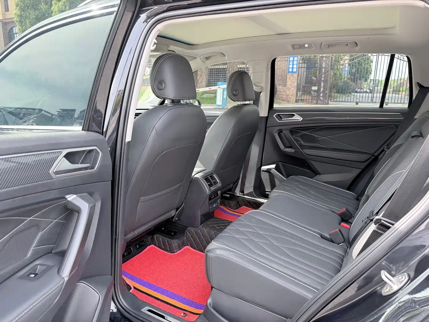 Volkswagen Tiguan L 2022 330TSI Auto 2WD R-Line Premium Edition фото 7