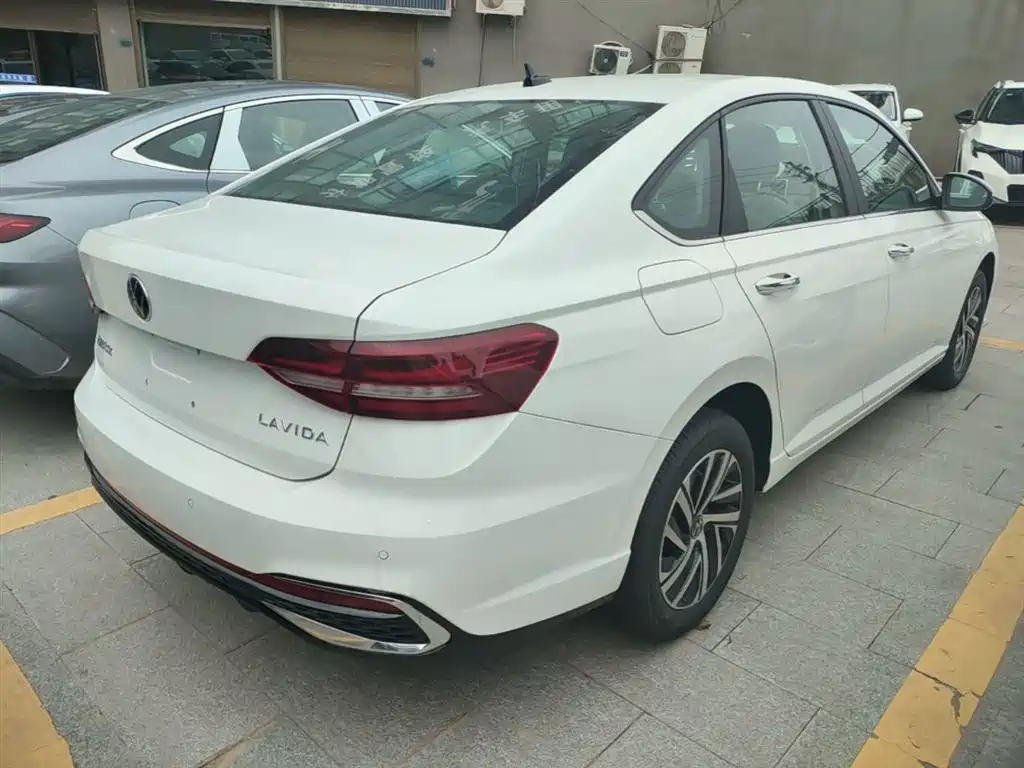 Volkswagen Lavida 2024 Model 1.5L Automatic Starlight 5 Million Edition фото 7