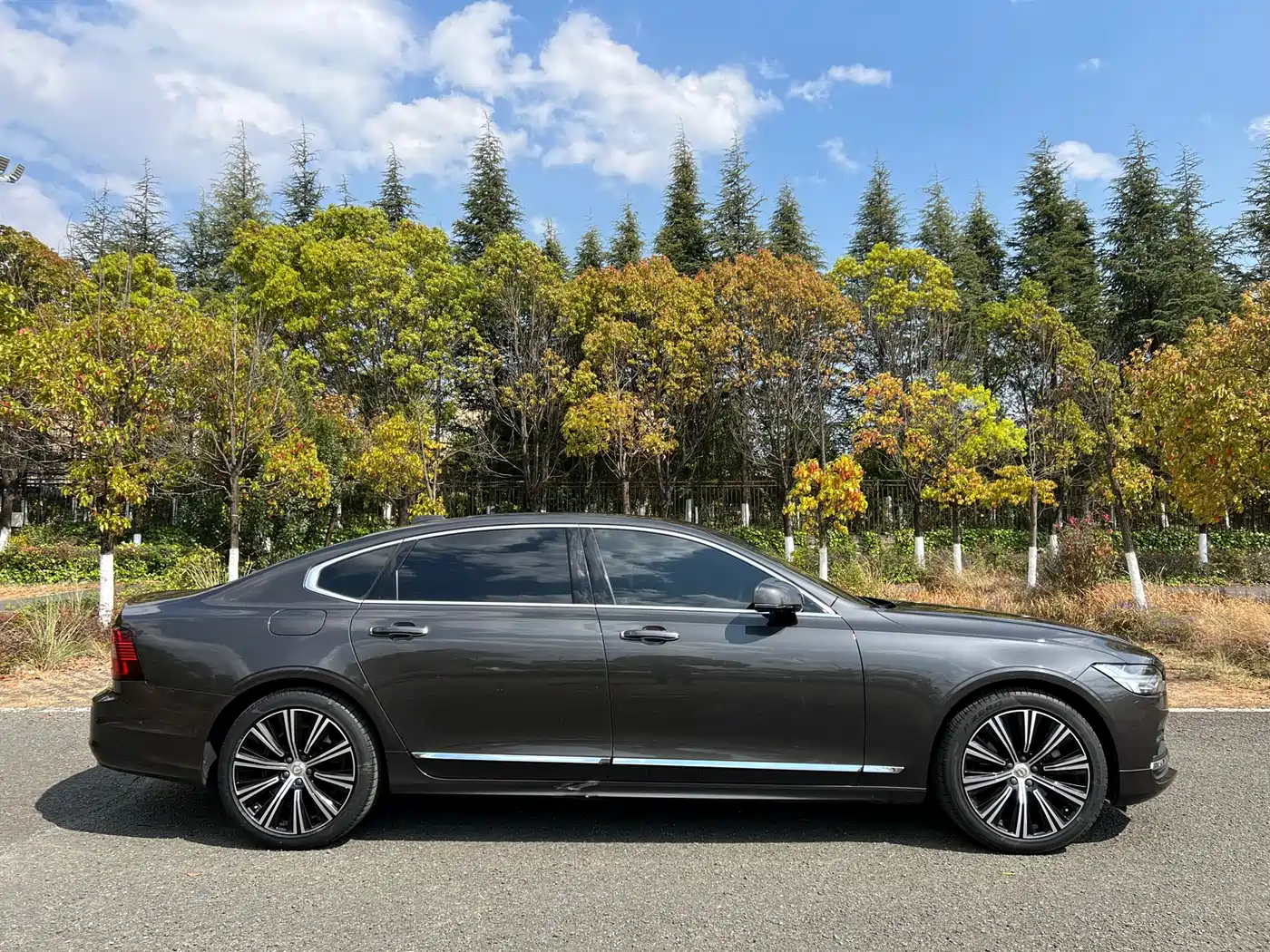 VOLVO S90