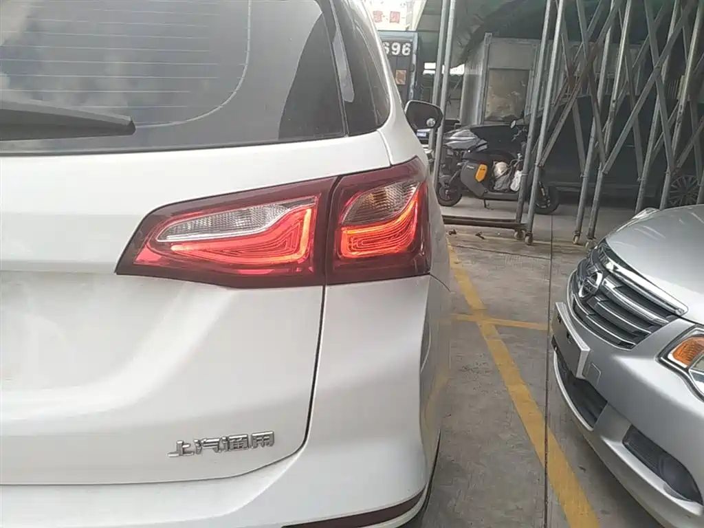 Chevrolet Equinox 2017 535T Automatic Realm Edition фото 8