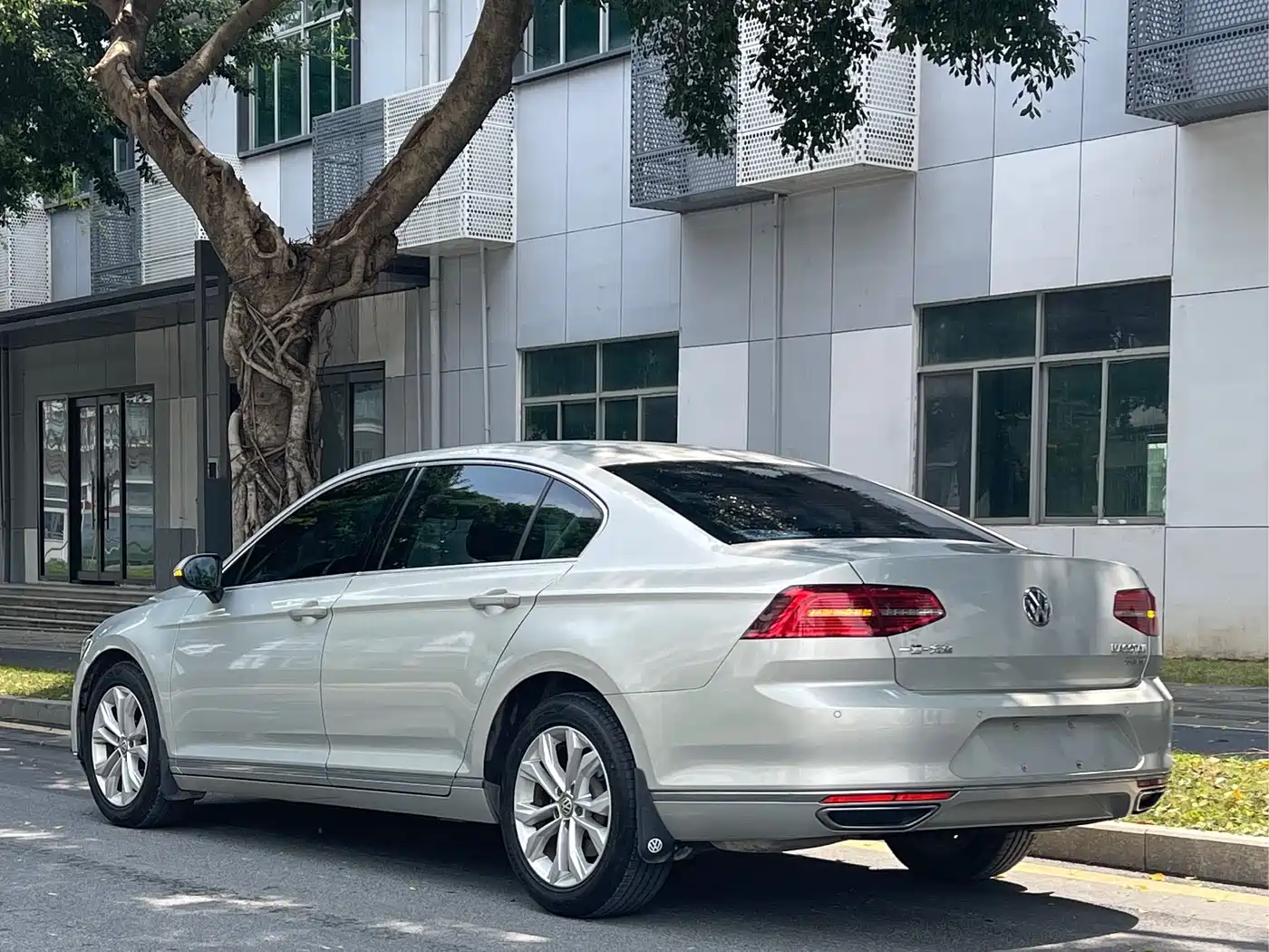 Volkswagen Magotan (Import) 2012 Wagon 2.0TSI Comfort фото 4
