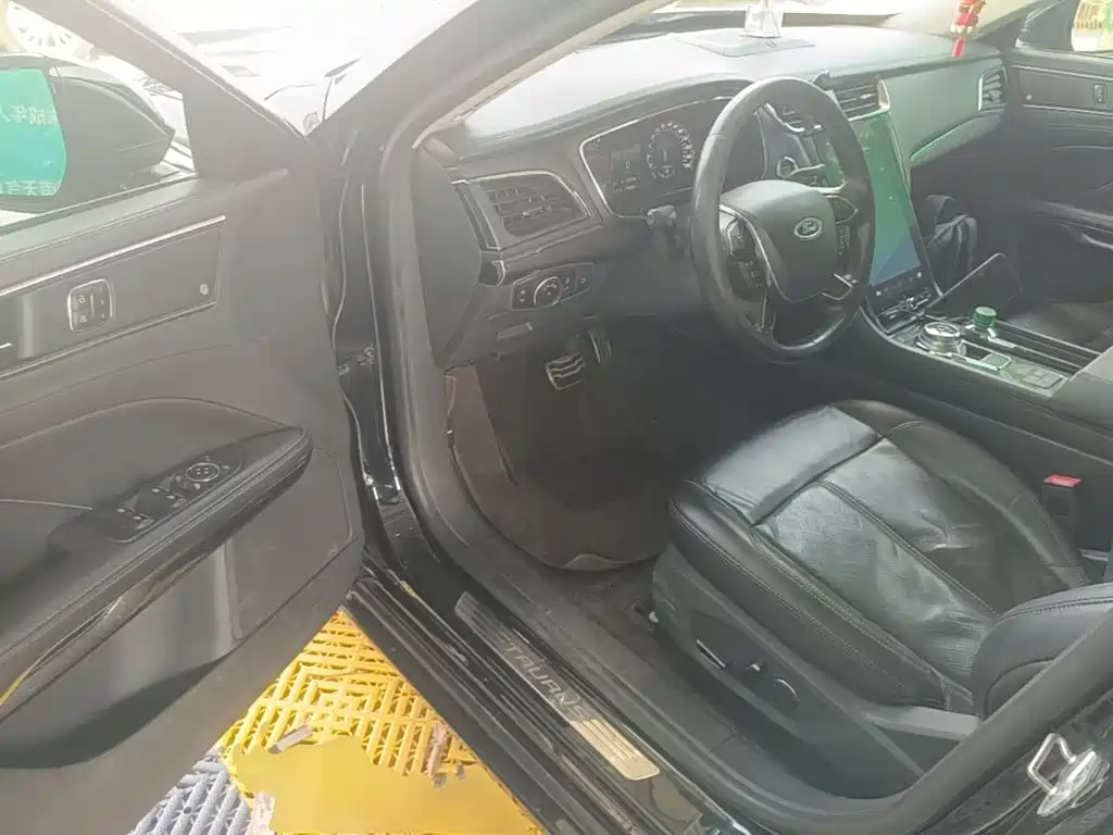 Фото 16 - Ford Taurus