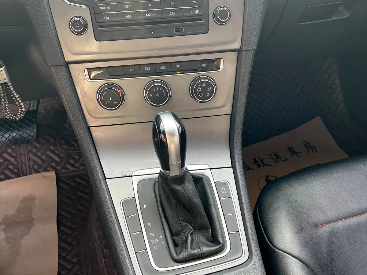 Volkswagen Golf 2015 1.6L Automatic Fashion фото 9