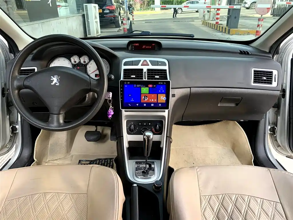 Peugeot 307 2010 Model Sedan 1.6L Automatic Comfort Edition фото 6