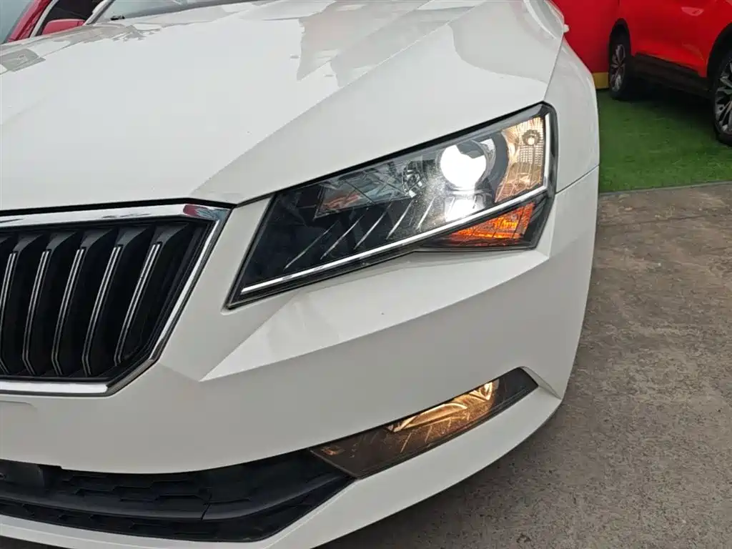 Škoda Superb 2013 1.8TSI Automatic Elite Edition фото 24