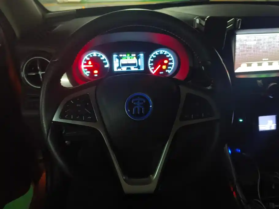 BYD Song New Energy 2017 Song DM 1.5TID Full-time 4WD Premium фото 15