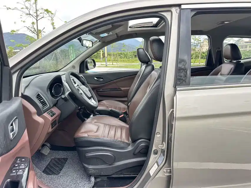 Dongfeng Fengxing Fengxing SX6 2017 2016 1.6L CVT Luxury