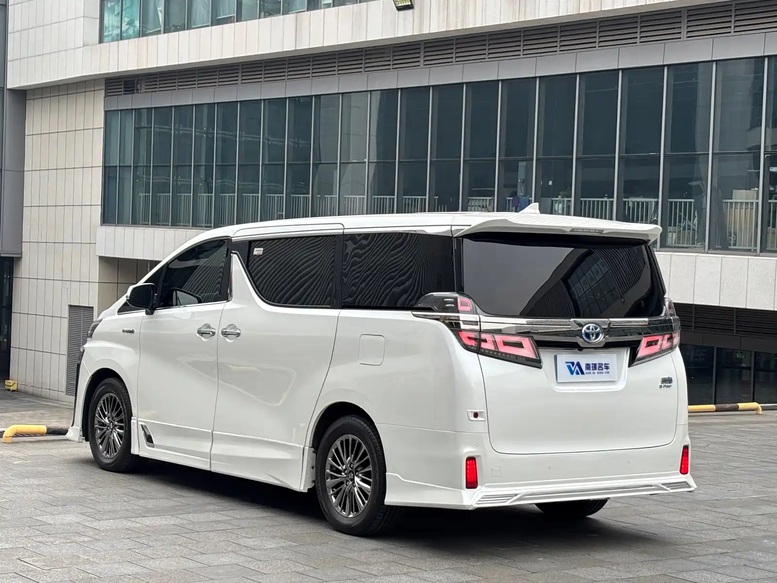 Фото 5 - Toyota Vellfire