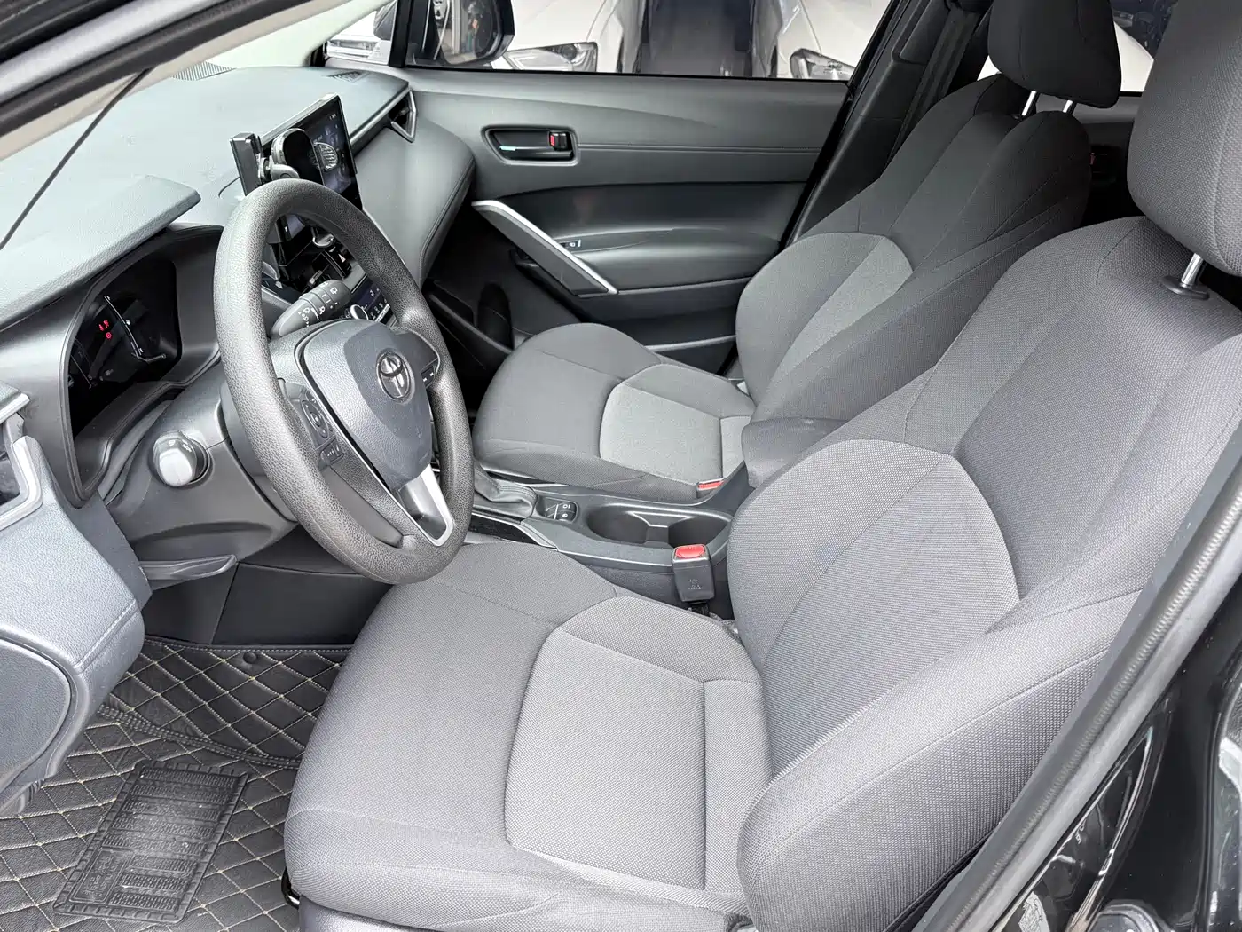 Toyota Frontlander 2023 2.0L CVT Elite Edition фото 13