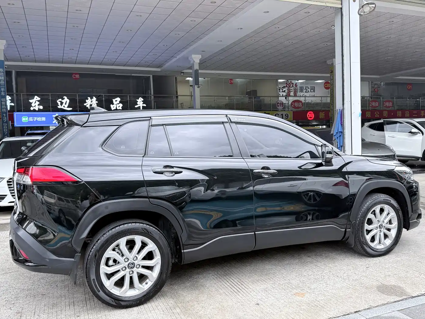 Toyota Frontlander 2023 2.0L CVT Elite Edition фото 10