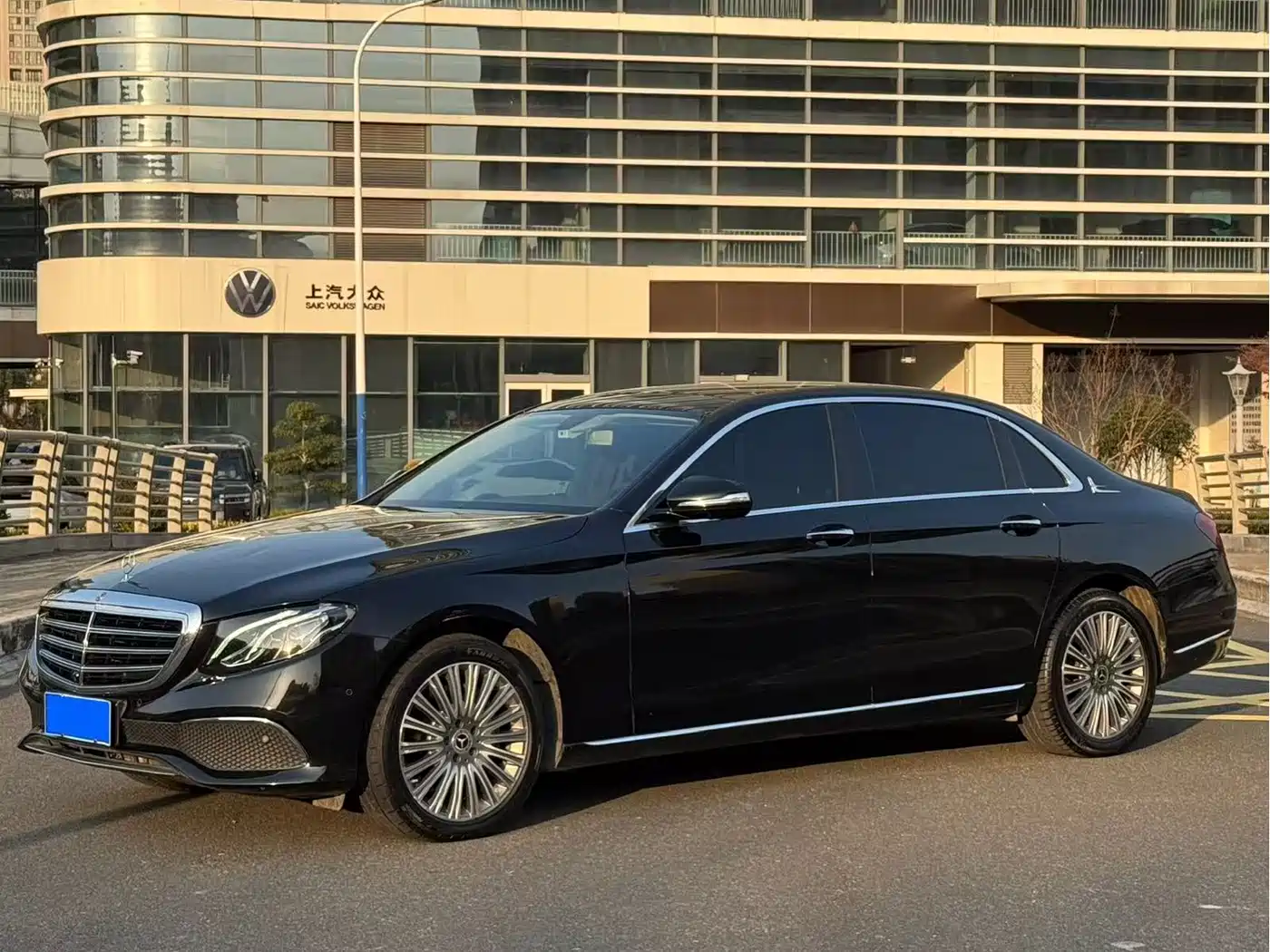 Mercedes-Benz E-Class 2020 E 300 L Luxury Model фото 3