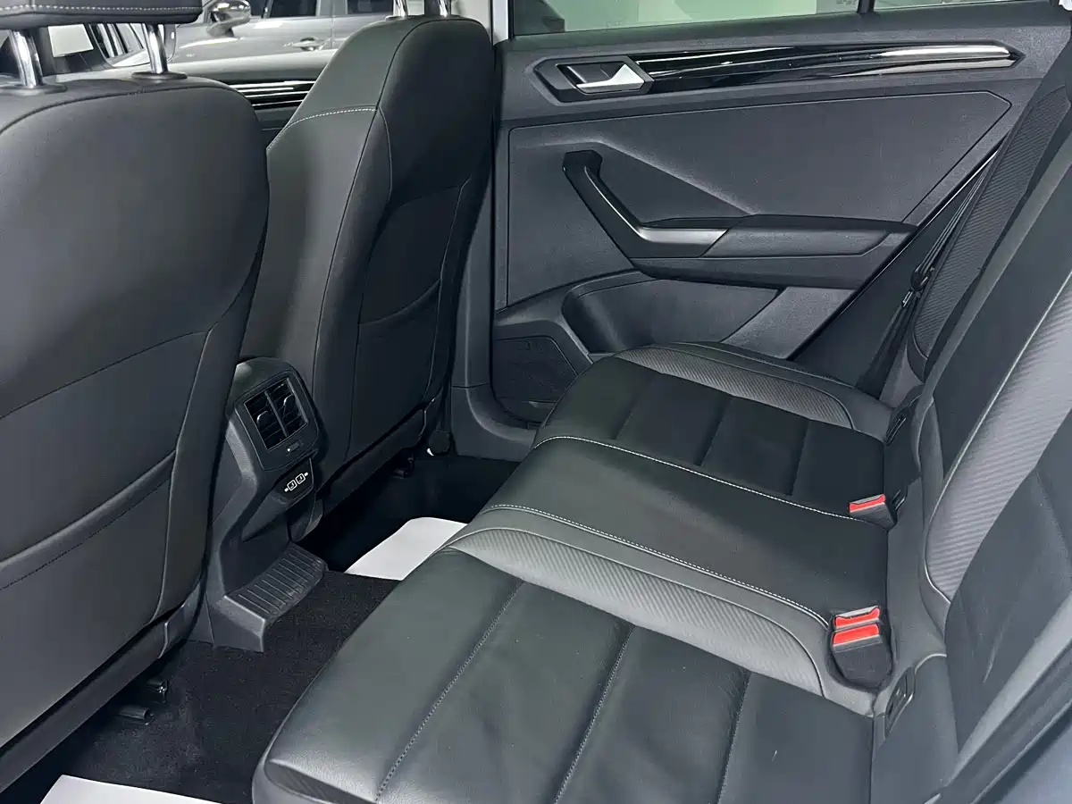 VOLKSWAGEN T ROC EXPLORING SONGS