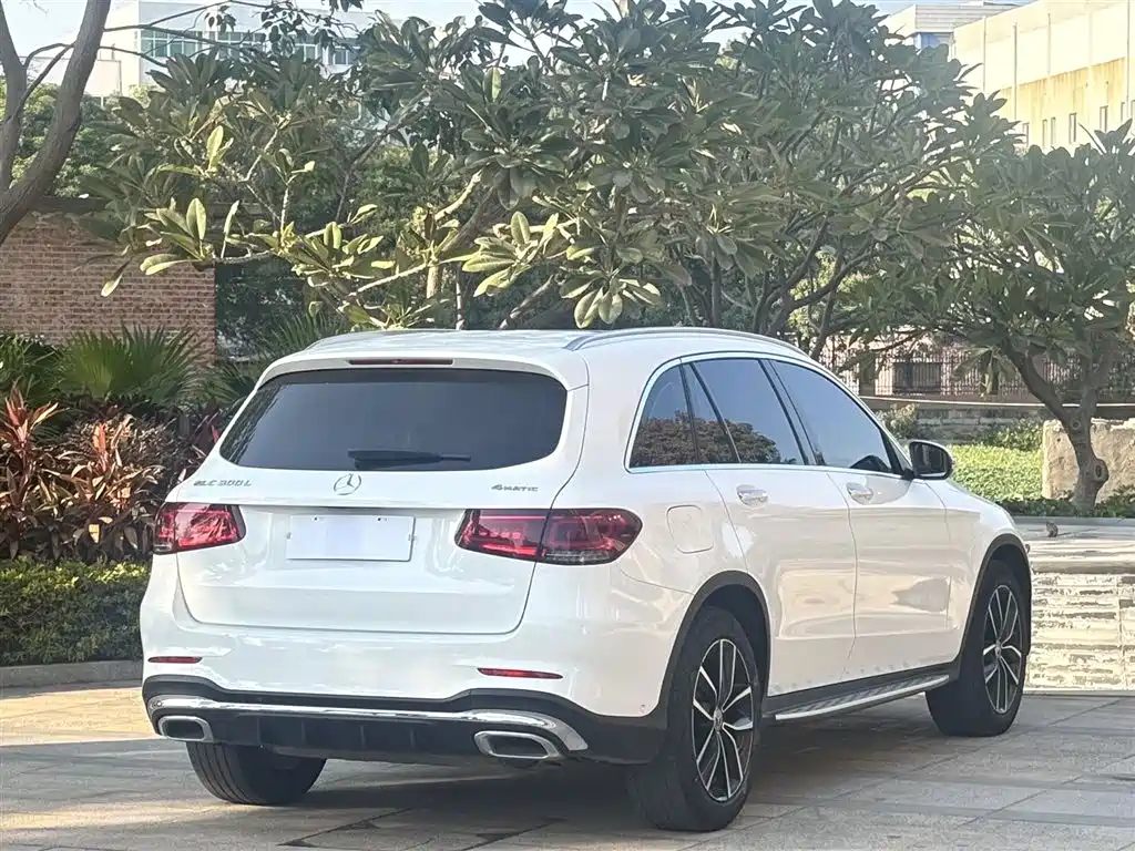 MERCEDES-BENZ GLC