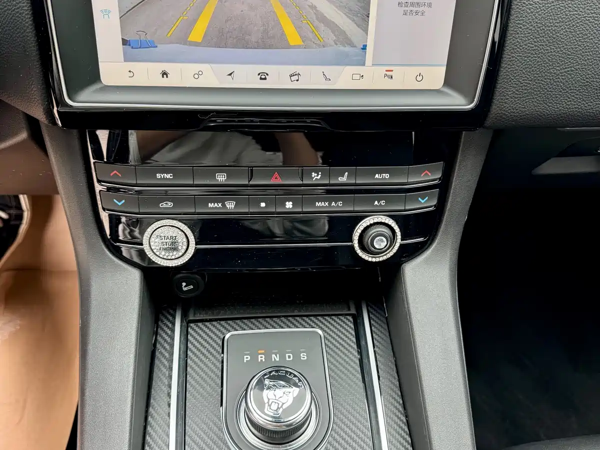 Jaguar F-PACE 2017 2016 2.0T FWD Urban Premium Edition