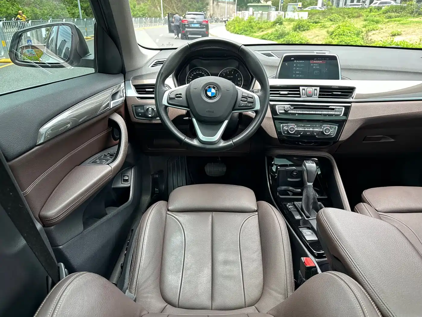 BMW X1 2018 xDrive20Li Premium Model фото 9
