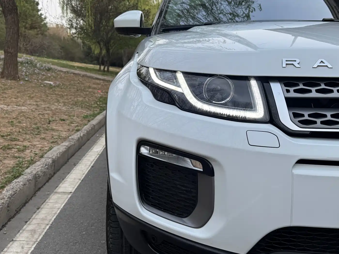 Land Rover Range Rover Evoque 2017 2.0T SE Smart Shine Edition фото 4