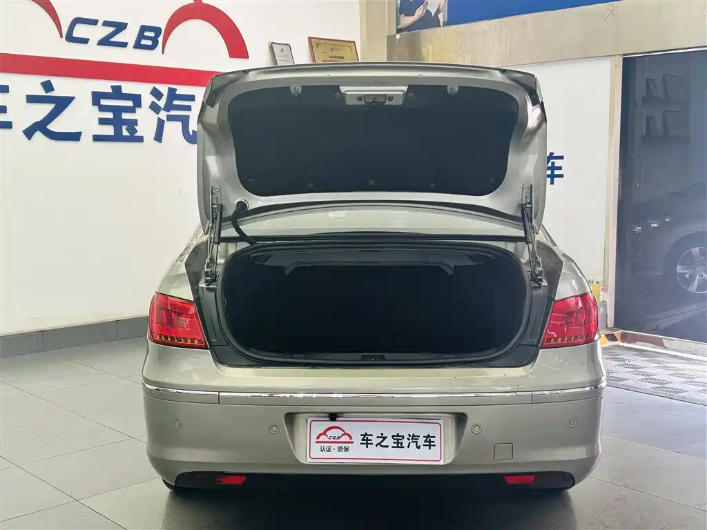 Peugeot 408 2013 2.0L Automatic Comfort Edition фото 9