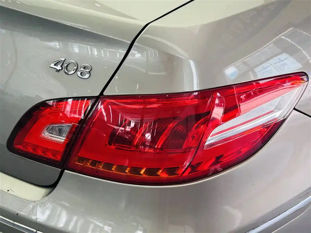 Peugeot 408 2013 2.0L Automatic Comfort Edition фото 12