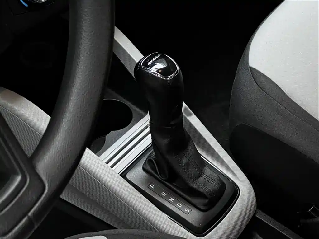 Škoda Fabia 2017 1.4L Auto Car Enjoy Edition фото 12