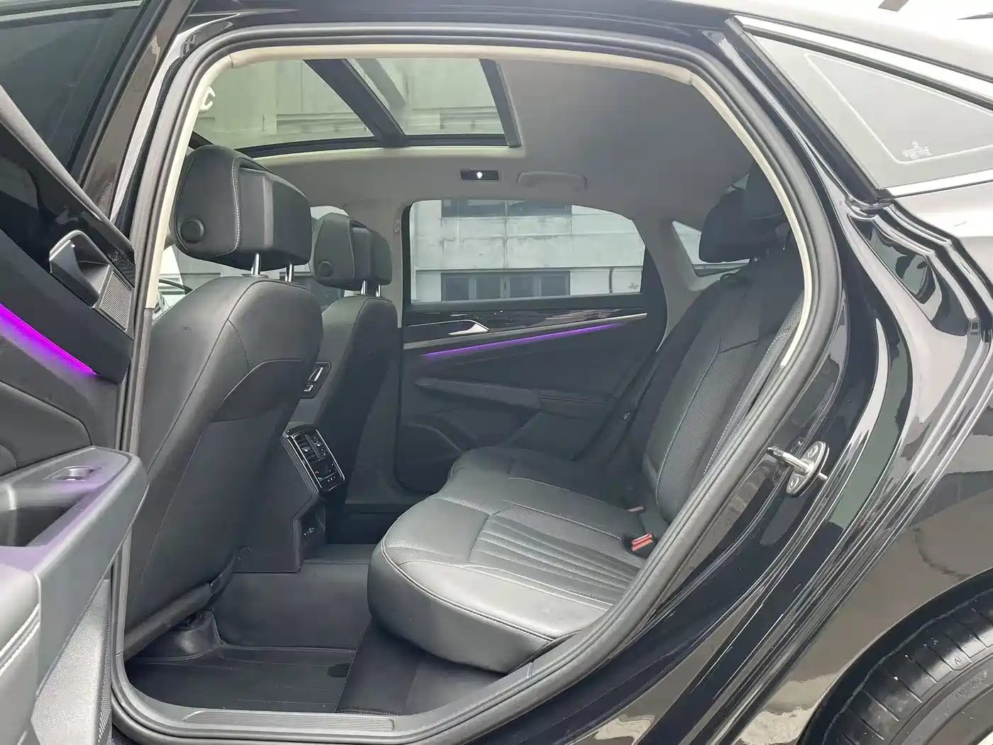 Volkswagen Passat 2025 Outstanding 380TSI Starlight Dragon Soaring Edition фото 6