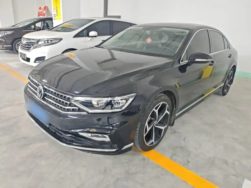 Фото 2 - Volkswagen Magotan