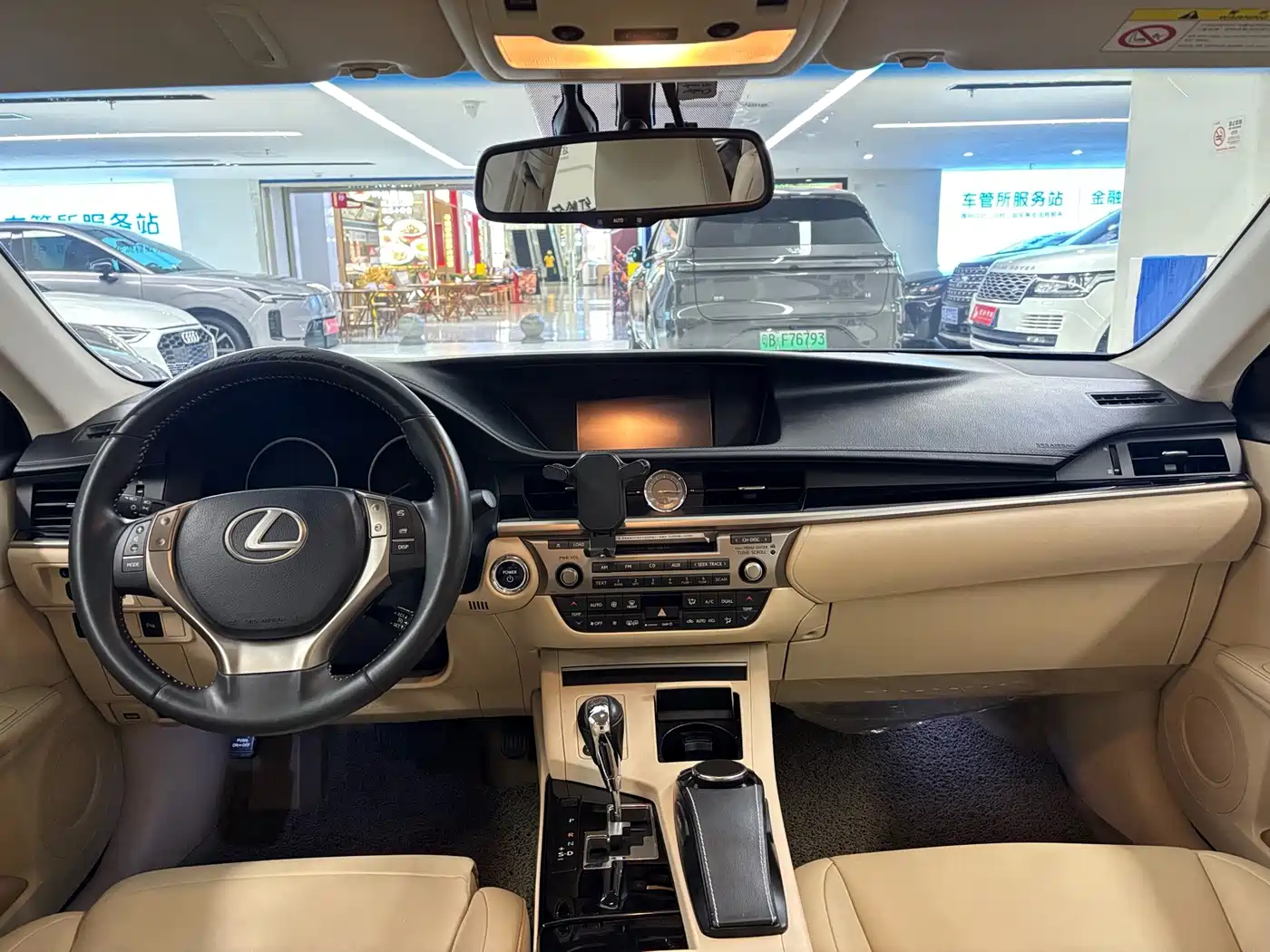 Фото 14 - Lexus ES