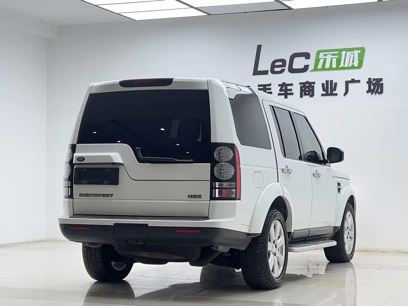 Land Rover Discovery 2014 3.0 SC V6 SE фото 15