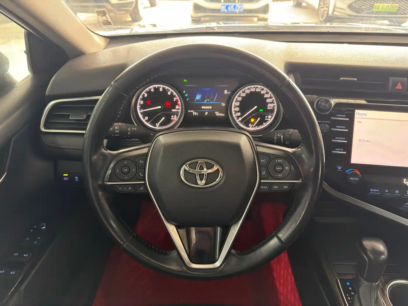 Toyota Camry 2018 2.5G Luxury Edition фото 12