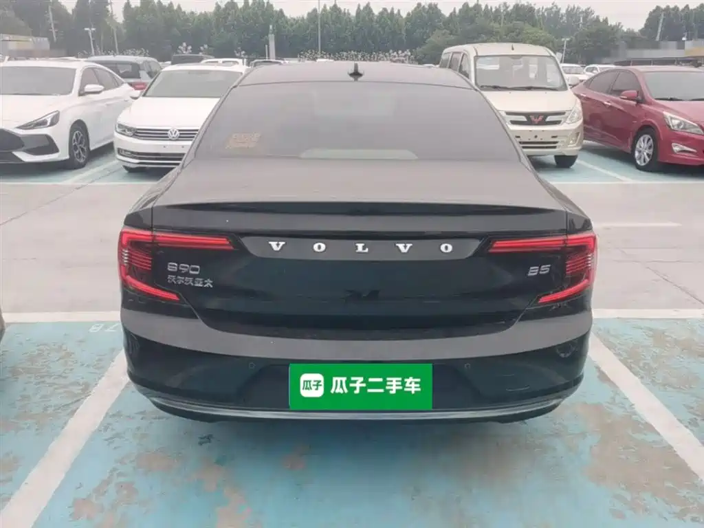 VOLVO S90
