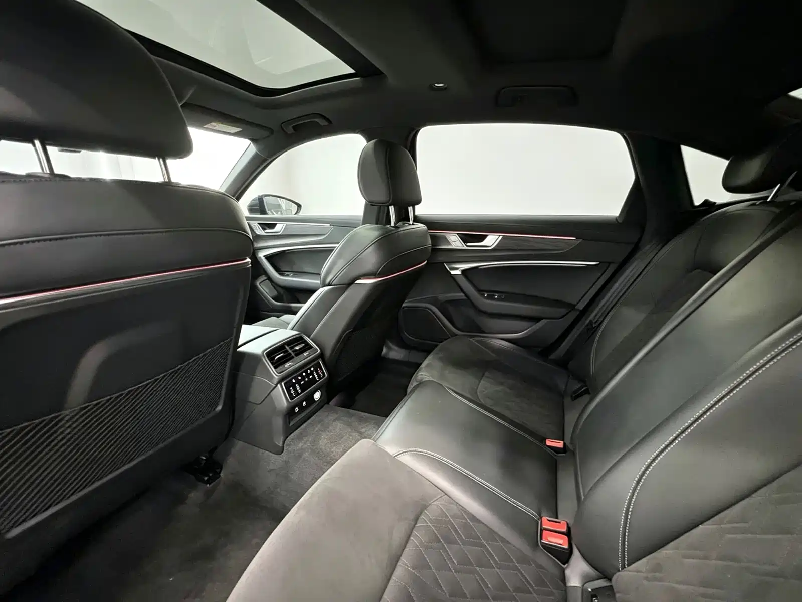 Photo 7 - Audi A6L