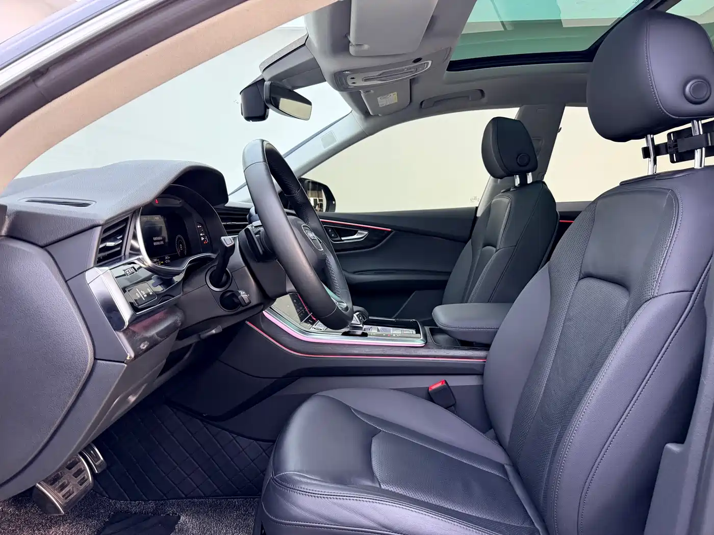 Фото 12 - Audi Q8