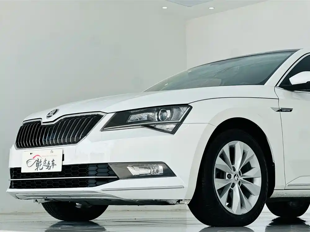 Škoda Superb 2016 TSI330 DSG Pioneer Edition фото 8