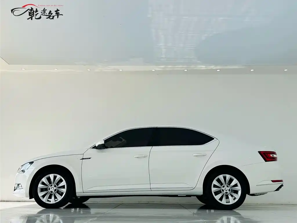 Škoda Superb 2016 TSI330 DSG Pioneer Edition фото 4