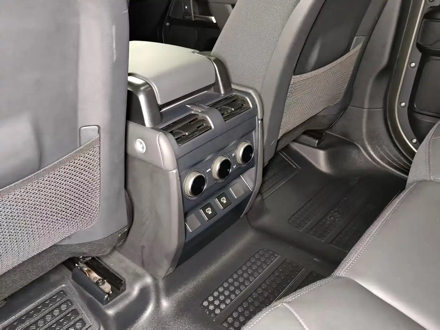 Land Rover Defender 2024 110 3.0T P400 X фото 11