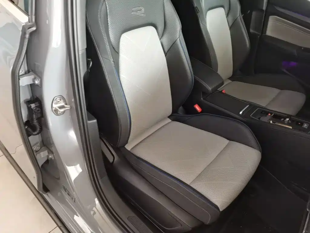 Volkswagen Golf 2025 2025 Facelift 300TSI R-Line