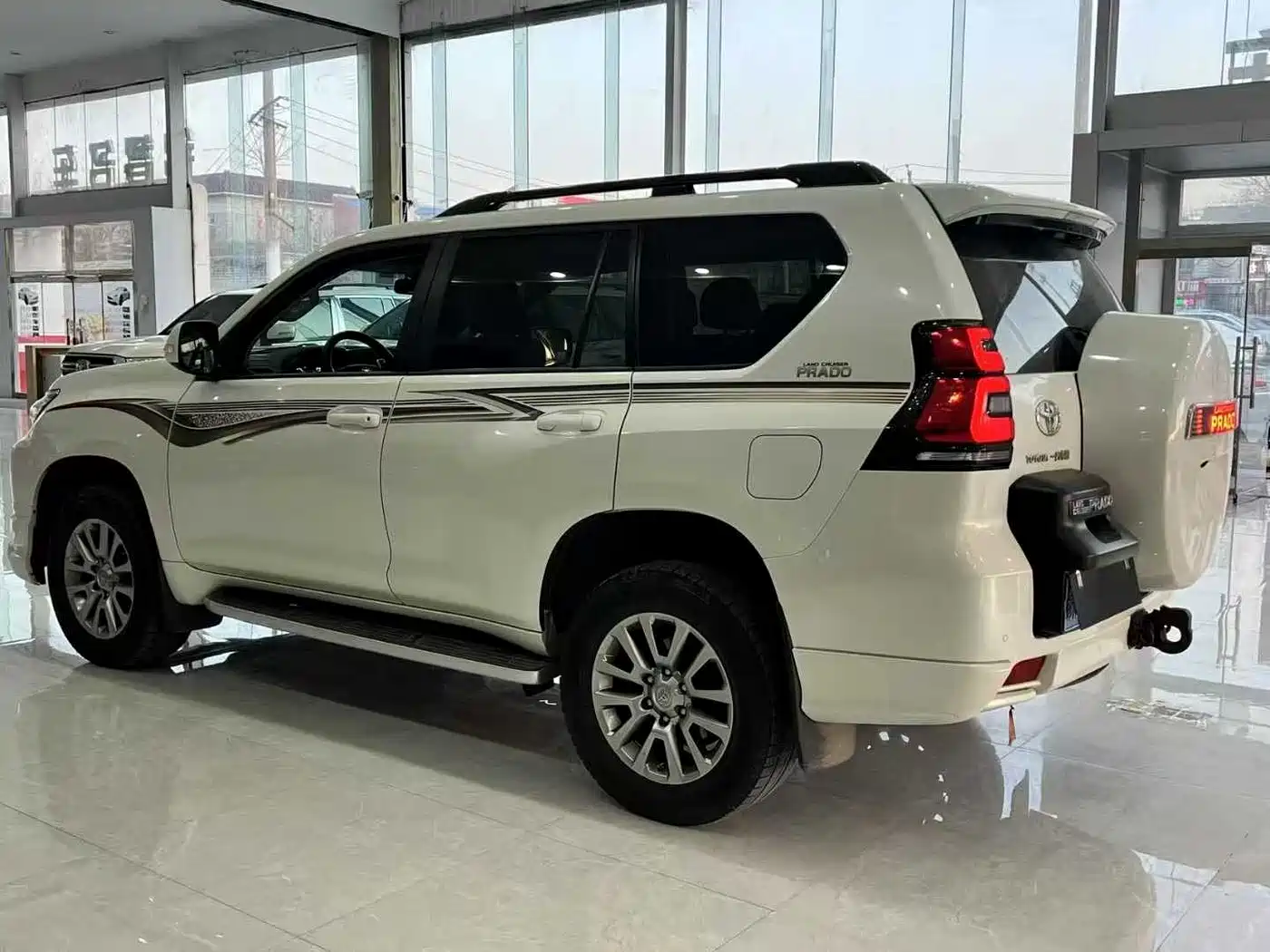Toyota Prado 2018 3.5L Automatic TX-L Rear-mounted Spare Tire фото 9