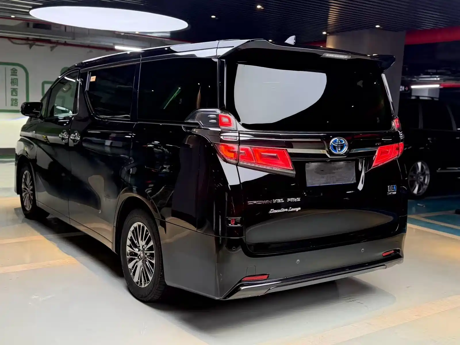 Фото 3 - Toyota Vellfire