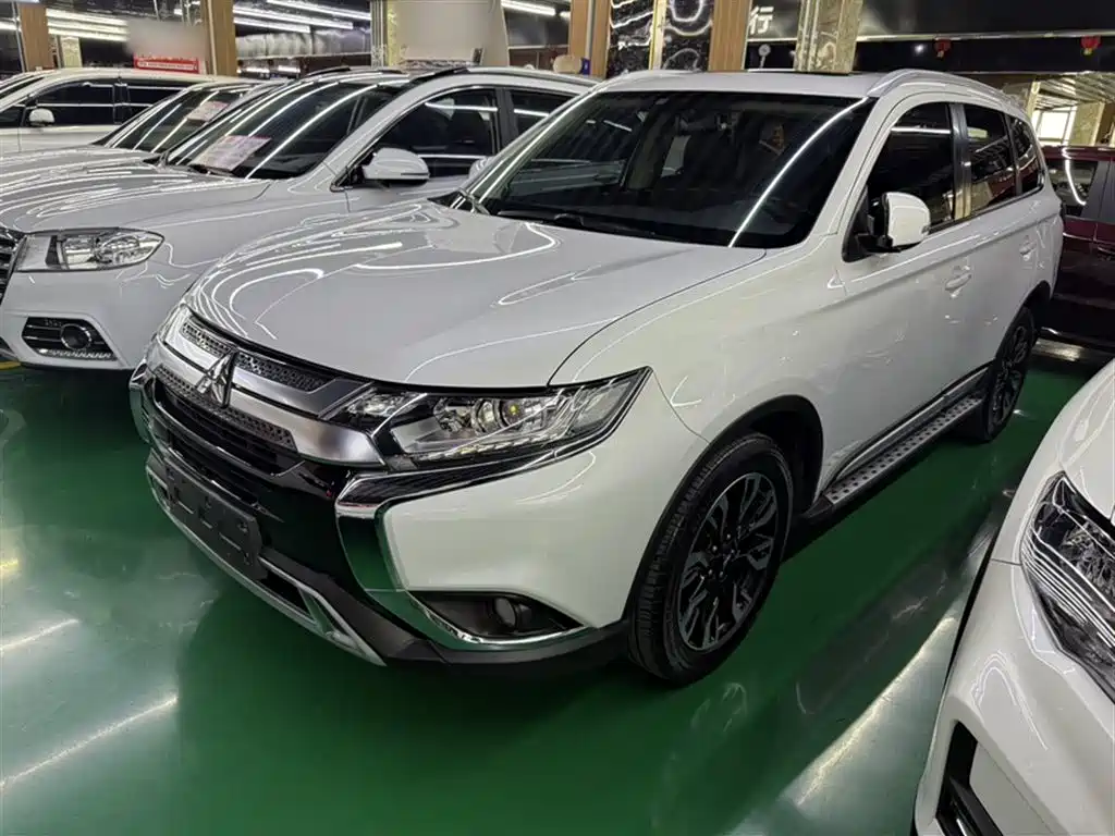 MITSUBISHI OUTLANDER
