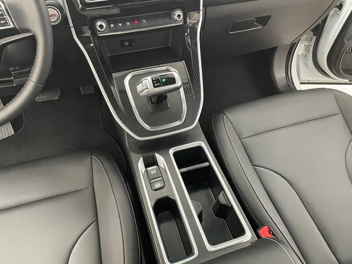 Haval M6 2023 PLUS 1.5T DCT Luxury Smart Connect фото 11
