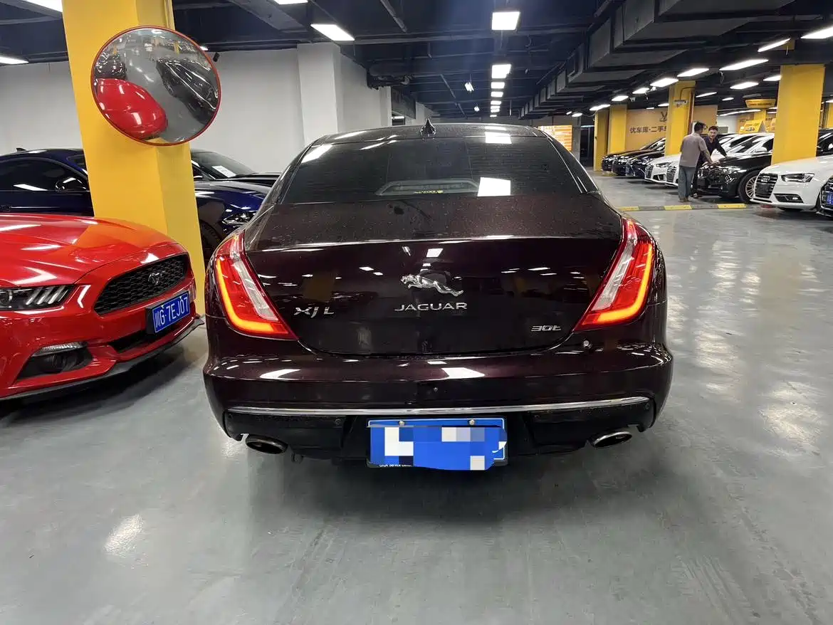 JAGUAR XJ