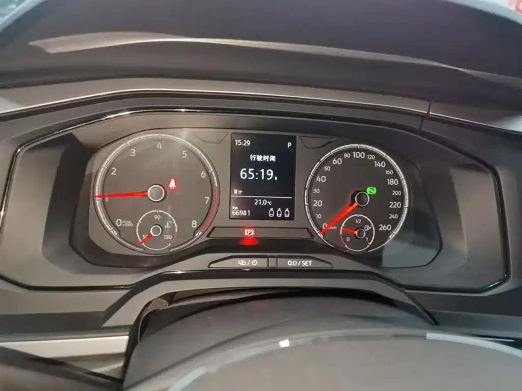 Volkswagen Polo 2019 Plus 1.5L Automatic Panorama Enjoyment Edition фото 12