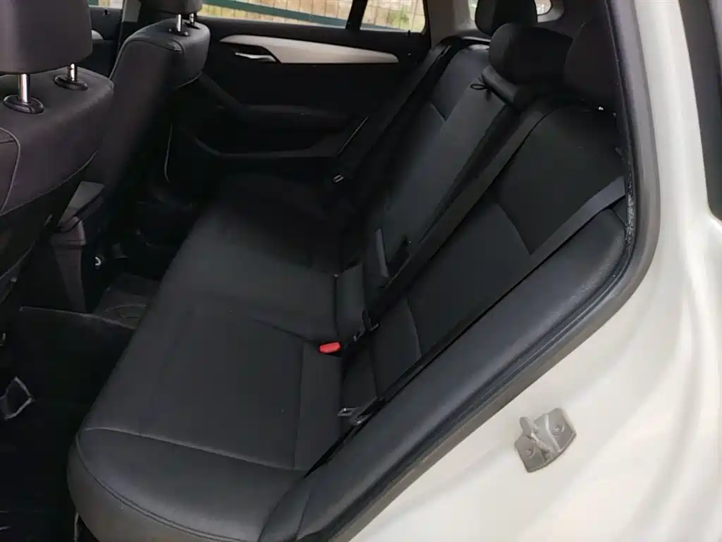 BMW X1 2014 sDrive18i Leading Edition фото 17