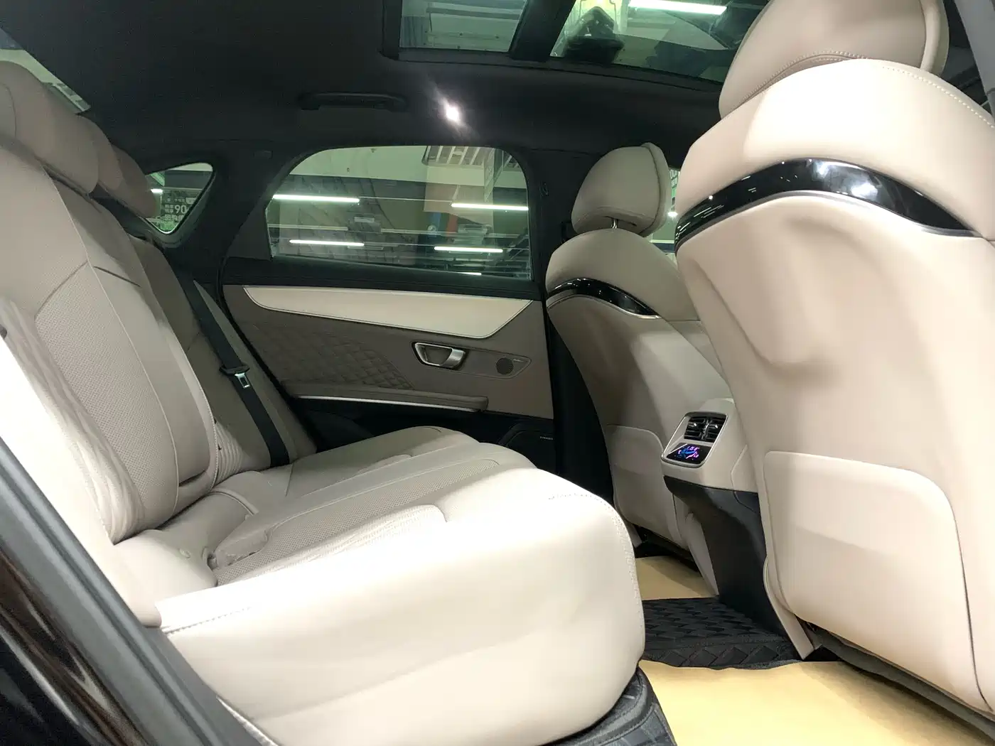 BYD Han 2024 DM-i Glory Edition 121KM Honor фото 12