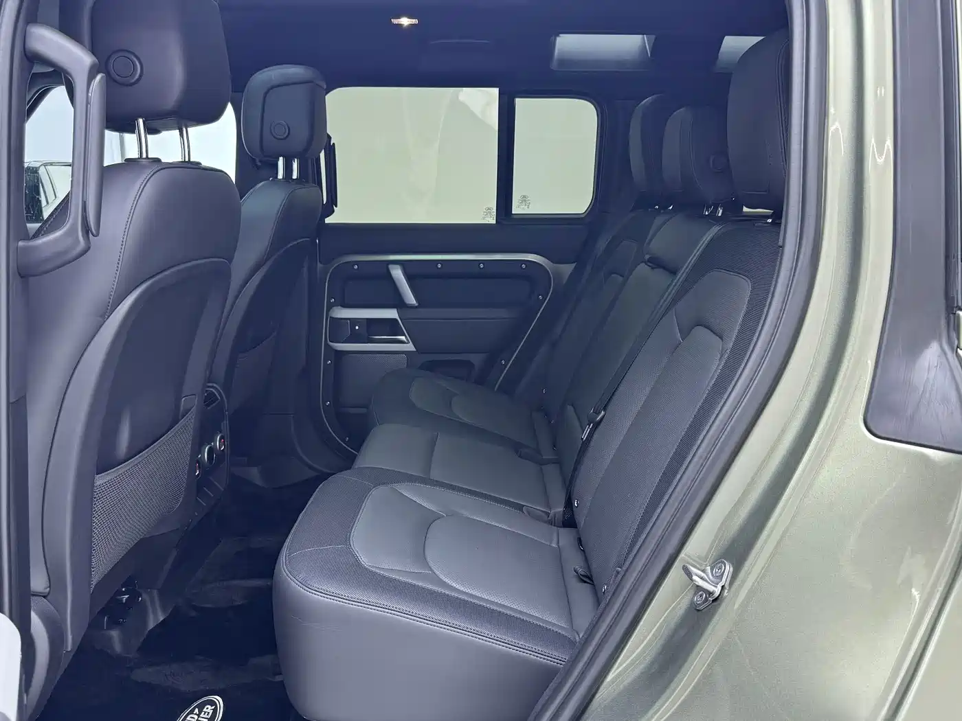 Фото 22 - Land Rover Defender