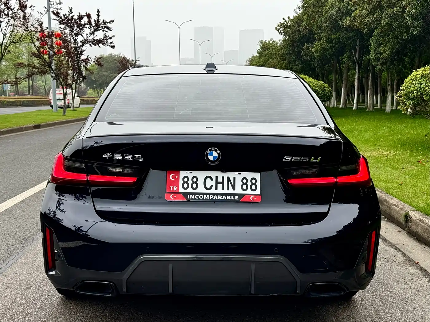 BMW 3 Series 2024 325Li M Sport Shadowline Package фото 11